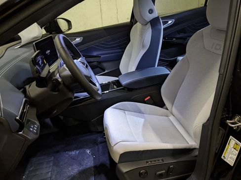 New 2026 Volkswagen ID.4 Pro S Plus AWD/4WD image 11