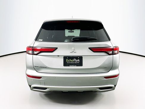 Used 2023 Mitsubishi Outlander SE image 7