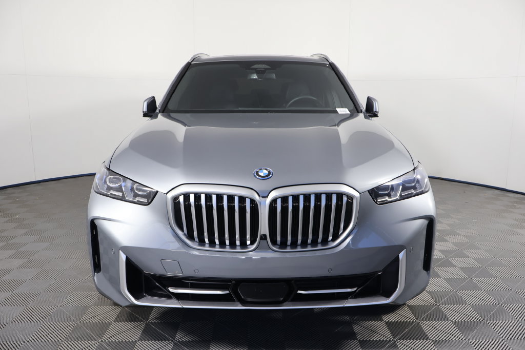 Certified 2025 BMW X5 xDrive50e w/ Climate Comfort Package AWD/4WD image 2