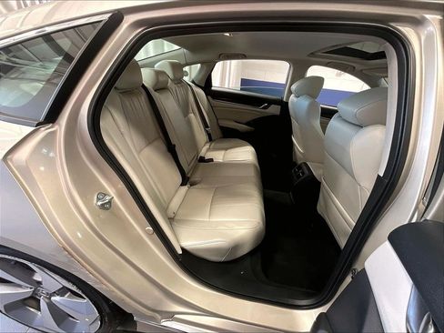 Used 2018 Honda Accord Touring image 16