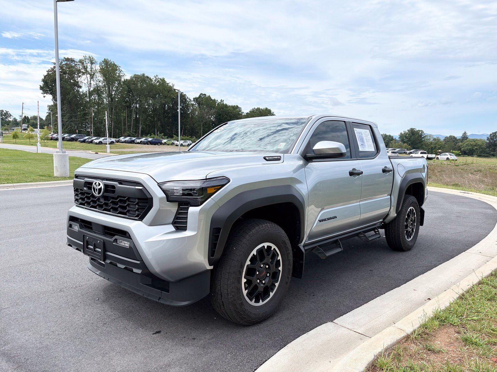 Used 2025 Toyota Tacoma TRD Off-Road AWD/4WD image 3
