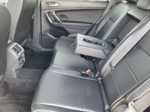 Used 2021 Volkswagen Tiguan SE R-Line image 30
