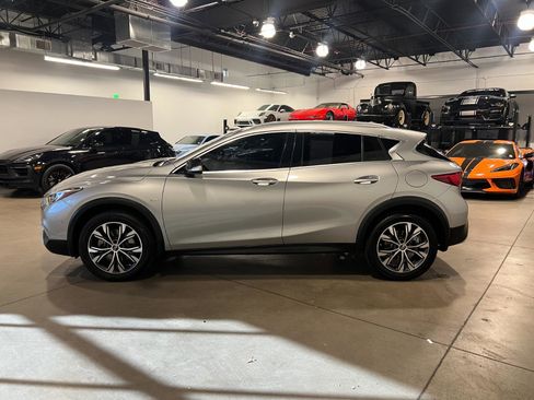Used 2018 INFINITI QX30 Premium w/ Navigation Package image 6