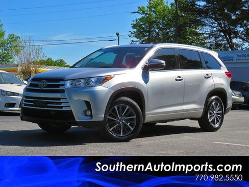 Used 2018 Toyota Highlander XLE image 1