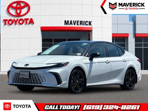Used 2025 Toyota Camry XSE FWD image 1