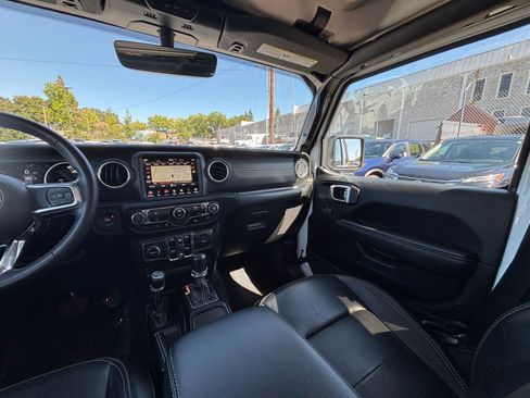 Used 2023 Jeep Wrangler Unlimited Sahara AWD/4WD image 36