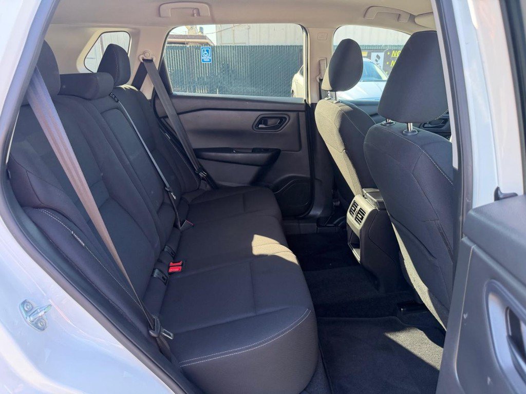 Used 2024 Nissan Rogue S FWD image 34