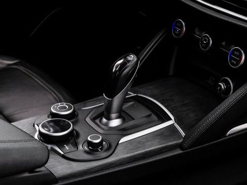 Used 2019 Alfa Romeo Stelvio w/ Nero Edizione RWD image 28