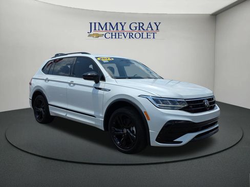 Used 2024 Volkswagen Tiguan SE R-Line w/ MDO Package, Three-Row FWD image 7