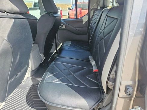 Used 2020 Nissan Frontier SV w/ Midnight Edition Floor Mats image 10