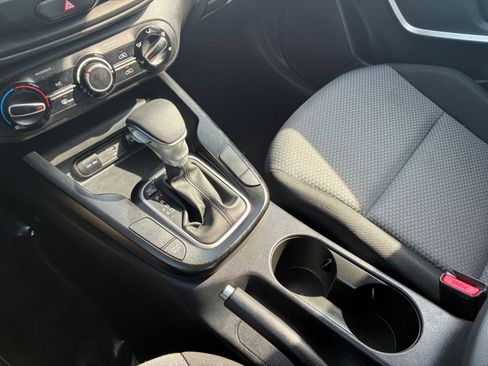 Used 2025 Kia Soul LX w/ LX Technology Package FWD image 39