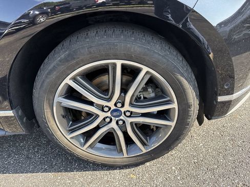 Used 2019 Ford Edge Titanium w/ Equipment Group 301A AWD/4WD image 12