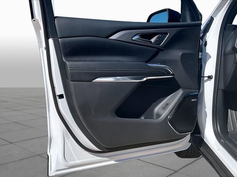 New 2026 Chevrolet Traverse LT w/ Enhanced Driving Package FWD image 11