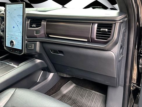 Certified 2022 Ford Expedition Platinum AWD/4WD image 16