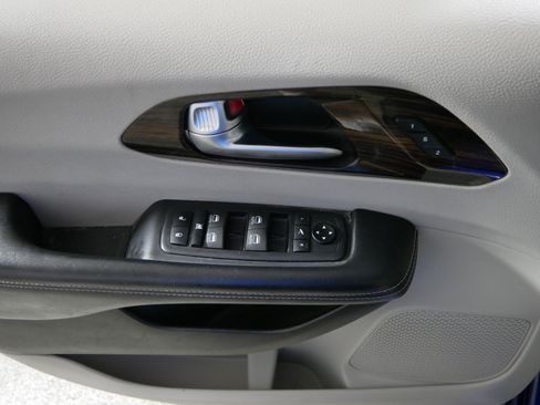 Used 2021 Chrysler Pacifica Limited AWD/4WD image 19