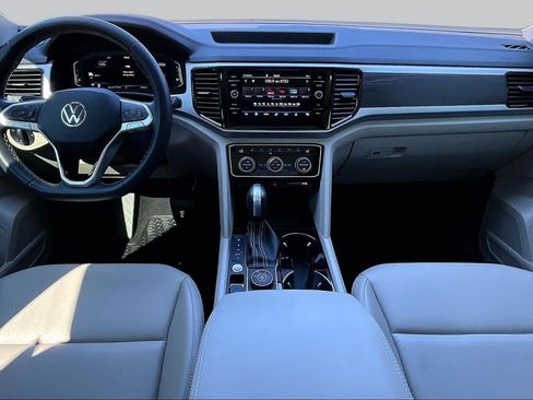 Used 2023 Volkswagen Atlas SE w/ Panoramic Sunroof Package AWD/4WD image 16