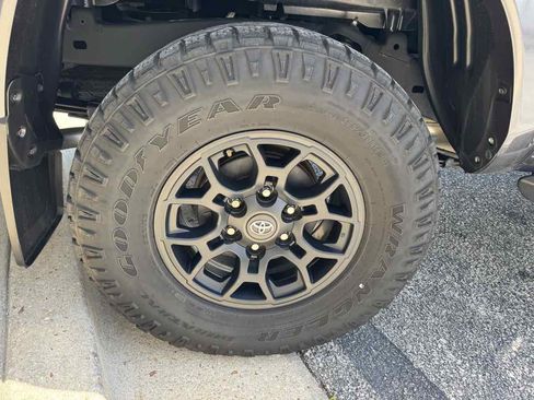 Used 2021 Toyota Tacoma SR5 RWD image 35