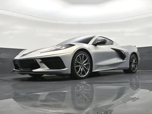 Used 2024 Chevrolet Corvette Stingray Coupe w/ Z51 Performance Package RWD image 23