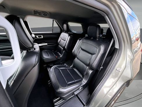 Used 2020 Ford Explorer XLT w/ Equipment Group 202A AWD/4WD image 25
