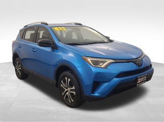 Used 2018 Toyota RAV4 LE video 2