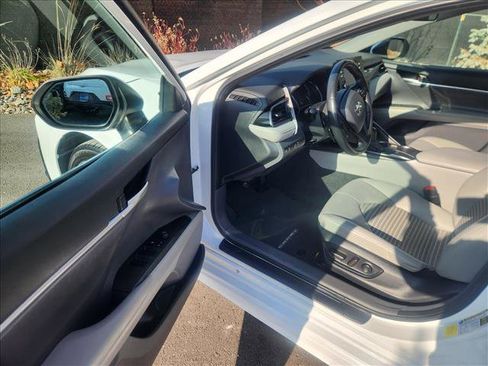 Used 2024 Toyota Camry SE image 23