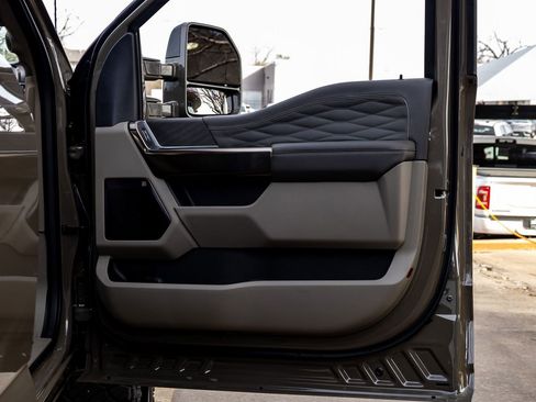 Used 2026 Ford F250 Platinum w/ Platinum Plus Package image 37