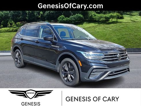 Used 2024 Volkswagen Tiguan SE image 1