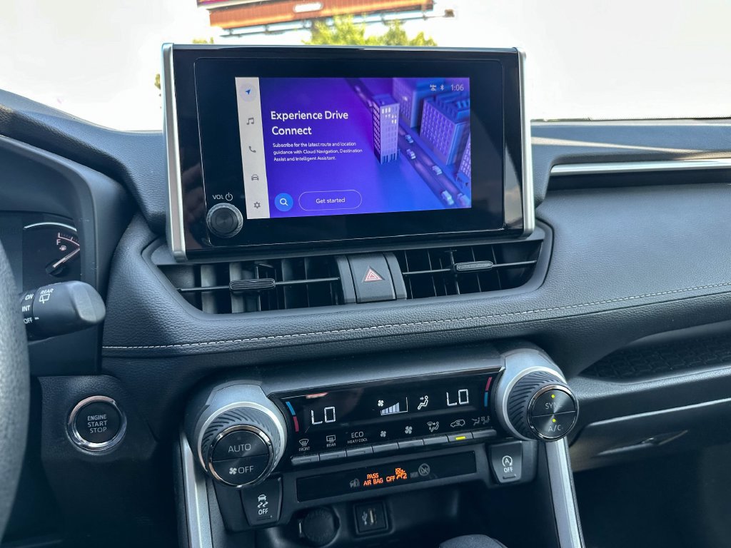 Used 2025 Toyota RAV4 XLE FWD image 31