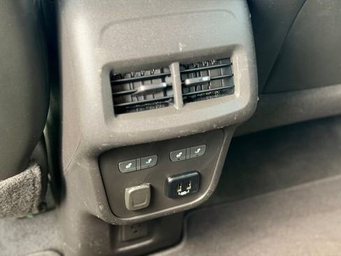 Used 2018 Chevrolet Equinox Premier w/ Infotainment II Package AWD/4WD image 25