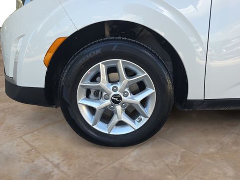 Used 2025 Kia Soul LX w/ LX Technology Package FWD image 27