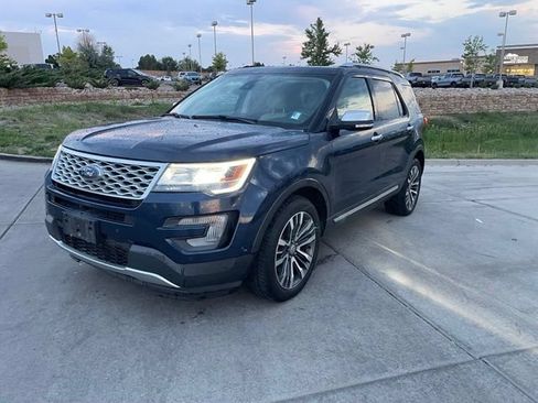 Used 2017 Ford Explorer Platinum AWD/4WD image 4
