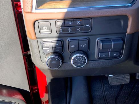 Used 2025 Chevrolet Tahoe High Country w/ Sun And Tow Package image 31