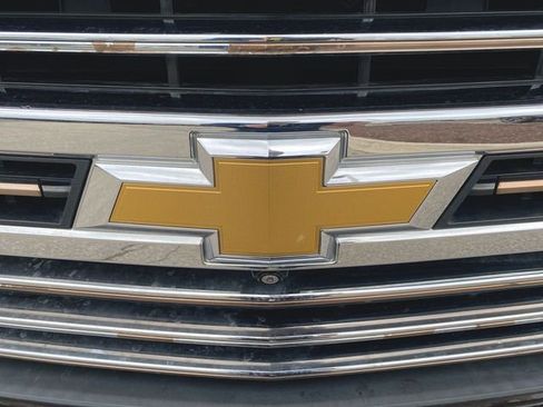 Used 2020 Chevrolet Silverado 1500 High Country w/ Technology Package AWD/4WD image 32