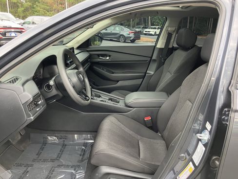 Used 2025 Honda Accord SE image 16