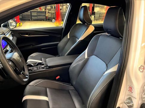 Used 2025 Toyota Camry SE image 10