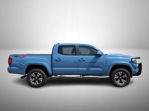 Used 2019 Toyota Tacoma TRD Sport AWD/4WD image 5