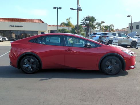 Used 2026 Toyota Prius Plug-In Hybrid image 5
