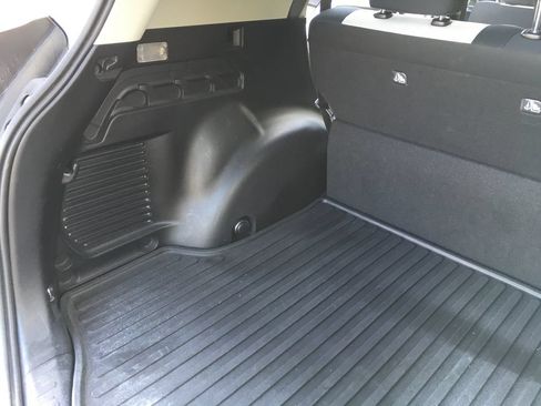 Used 2018 Toyota RAV4 XLE AWD/4WD image 34