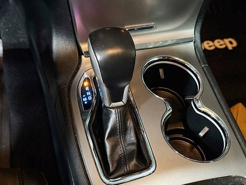 Used 2020 Jeep Grand Cherokee Altitude image 15