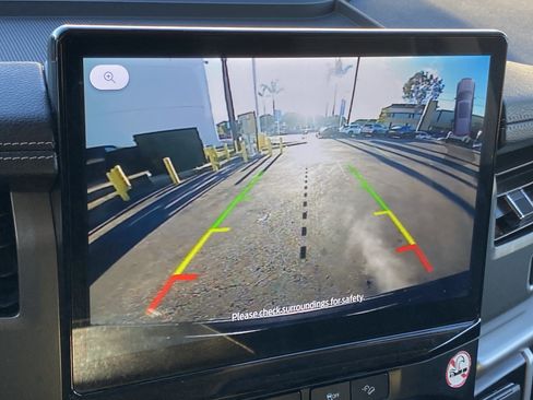 Used 2024 Ford Expedition XLT image 21