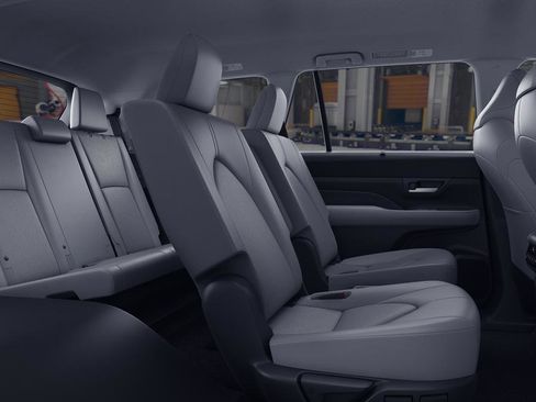 New 2026 Toyota Grand Highlander XLE FWD image 2