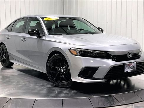 Used 2023 Honda Civic Sport image 3