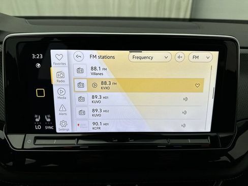 Used 2025 Volkswagen Atlas Cross Sport SEL Premium R-Line AWD/4WD image 16