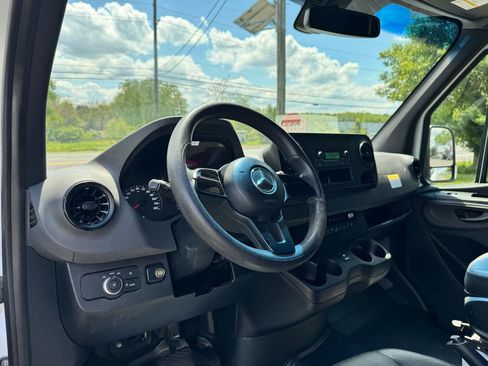 Used 2019 Mercedes-Benz Sprinter 2500 image 15