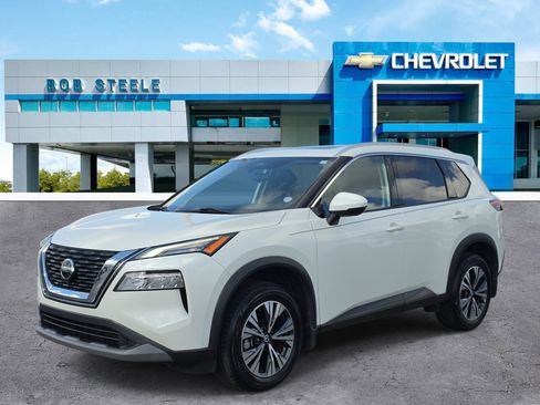 Used 2021 Nissan Rogue SV w/ Premium Package FWD image 2