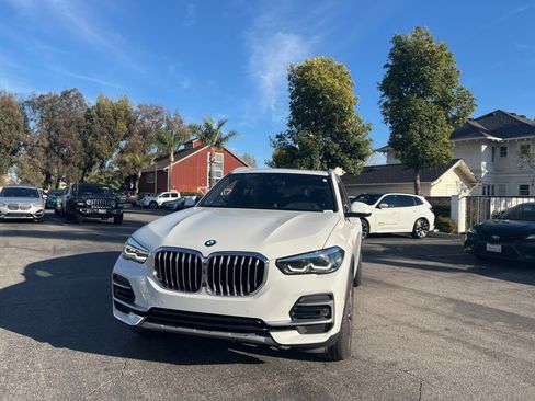 Used 2023 BMW X5 xDrive40i w/ Parking Assistance Package image 2