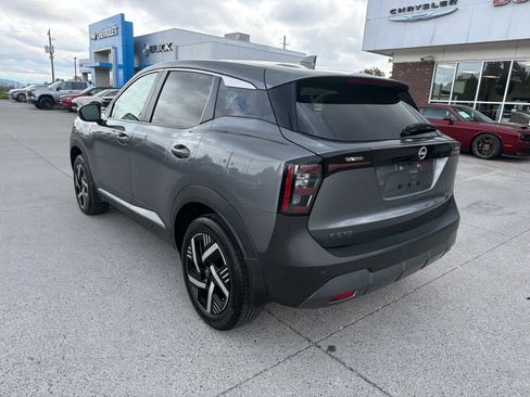 Used 2025 Nissan Kicks SV FWD image 7