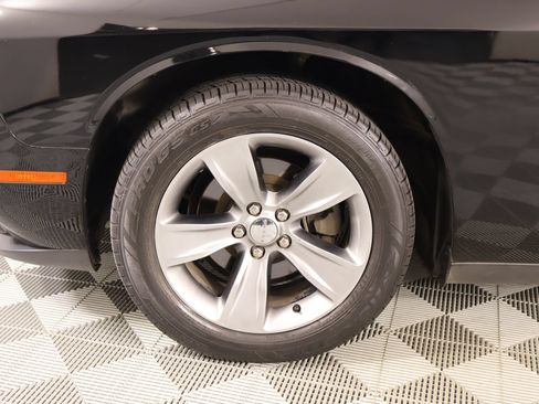 Used 2016 Dodge Challenger SXT RWD image 14