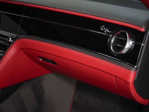 Used 2020 Bentley Flying Spur W12 image 31