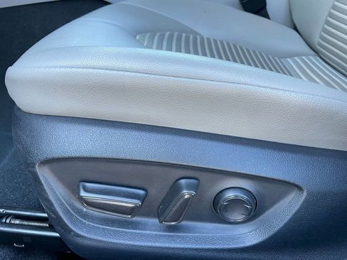 Used 2023 Toyota Camry SE FWD image 10